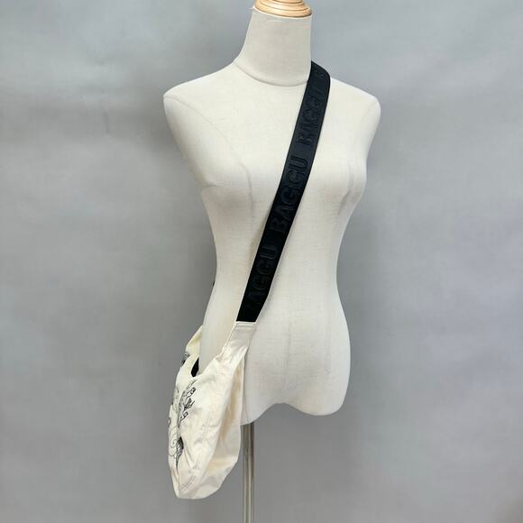 Baggu Medium nylon crescent bag in Embroidered Shells crossbody adjustable NWT - Picture 7 of 16